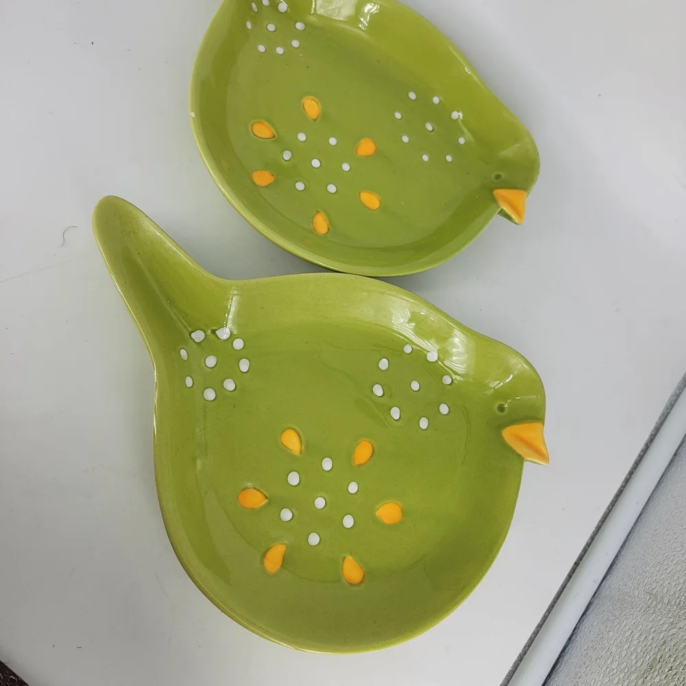 Pier‎ 1 Green and Yellow Bird-Shaped Plates